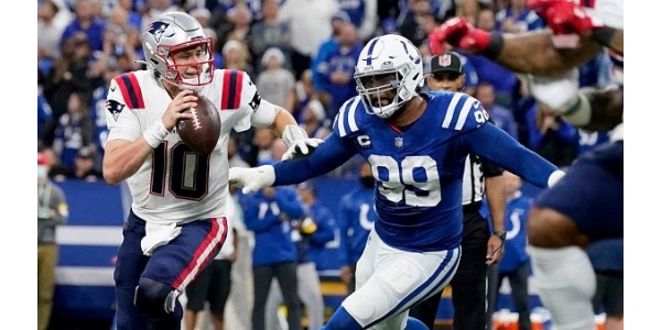 Les Colts d'Indianapolis ont mis fin à une séquence de sept victoires consécutives des Patriots de la Nouvelle-Angleterre Les Colts d'Indianapolis ont mis fin à une séquence de sept victoires consécutives des Patriots de la Nouvelle-Angleterre